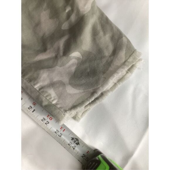 MOTHER The Shaker Chop Crop Sz 28 Desert Camo Frayed Hem - Picture 8 of 9